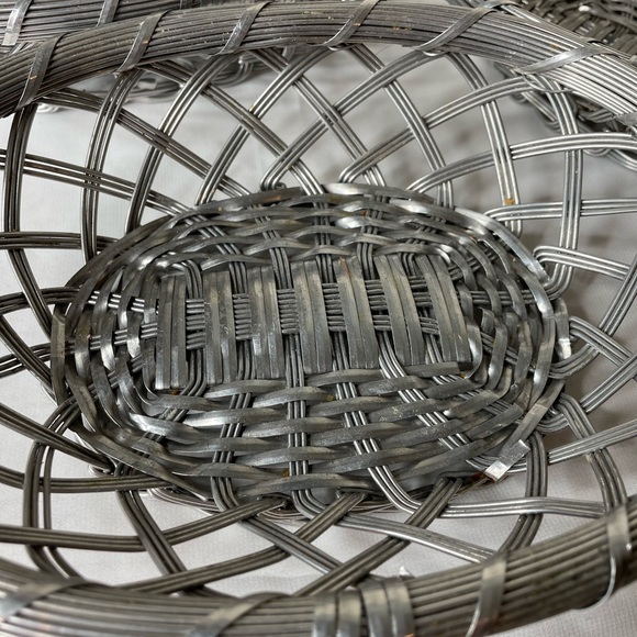 3 beautiful woven wire metal nesting baskets. - Picture 9 of 13